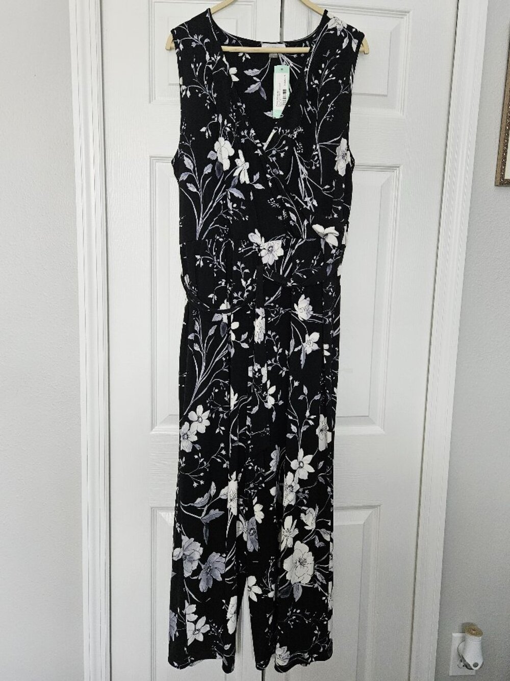 Floral Pattern Cropped Jumpsuit (NWT)